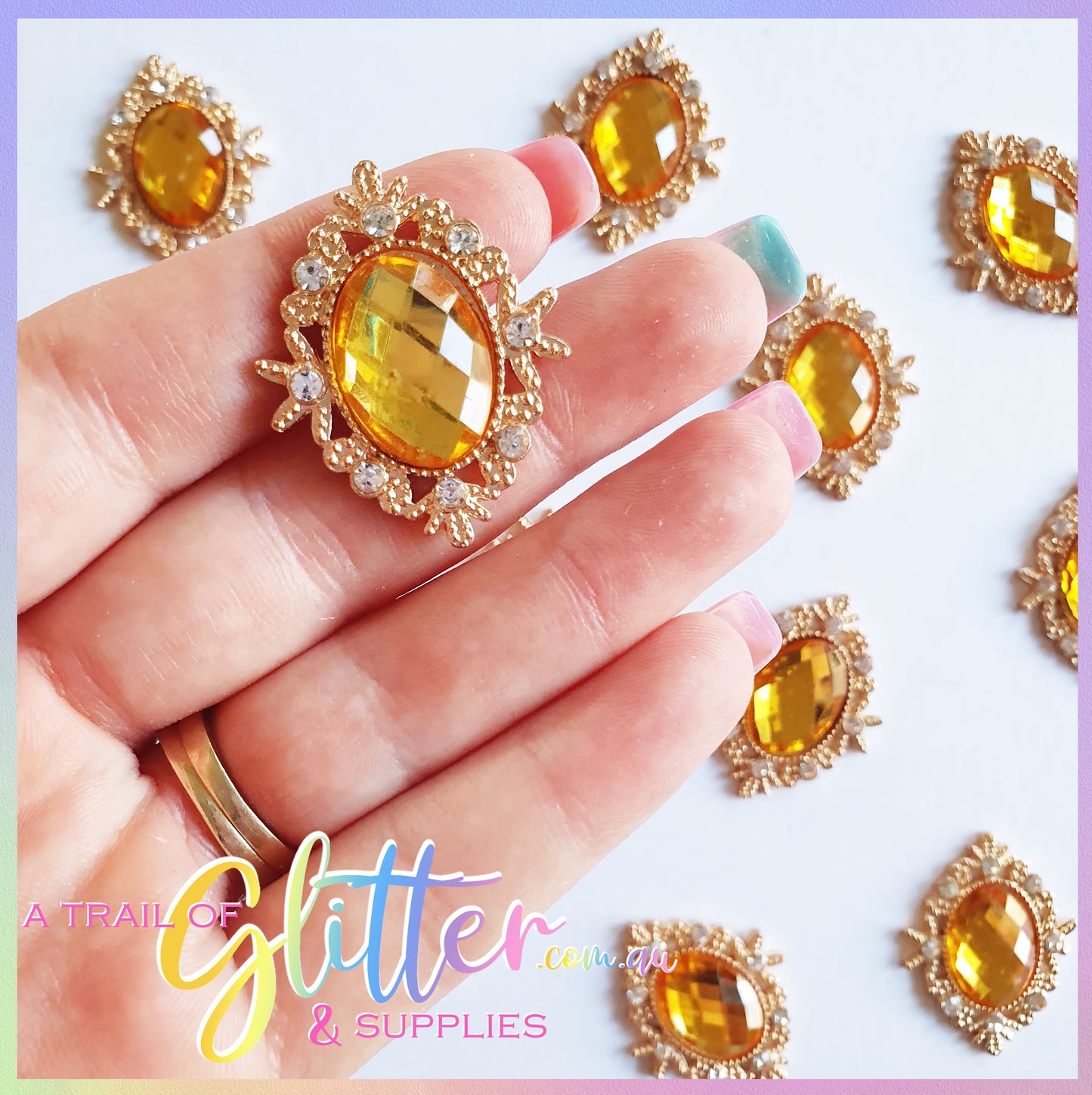 Oval/diamond Pearl Rhinestones with gold claw setting - Yellow Gold