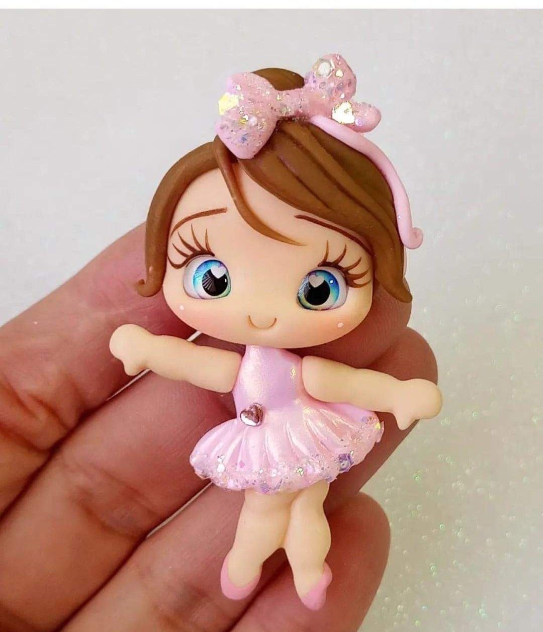 Ballerina brown hair clay